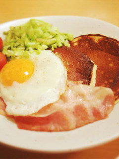 A picture of Bacon, Eggs and Amazake Pancakes.