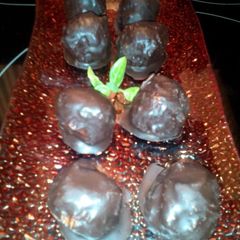A picture of sunshine's chocolate peanut butter balls.