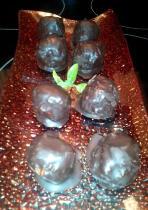 A picture of sunshine's chocolate peanut butter balls.