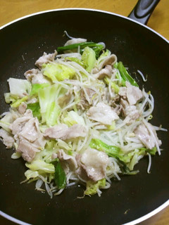 A picture of Pork Belly, Bean Sprouts, and Cabbage Steamed in Sake.