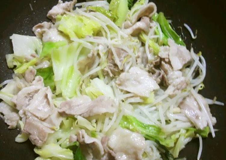 How to Cook Yummy Pork Belly, Bean Sprouts, and Cabbage Steamed in Sake