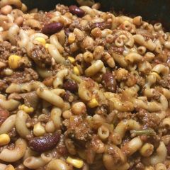 A picture of Beck's Chili Mac.
