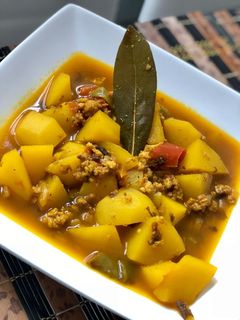 Una foto de Cazuela de patatas con soja y alga vegano🌱vegetariana