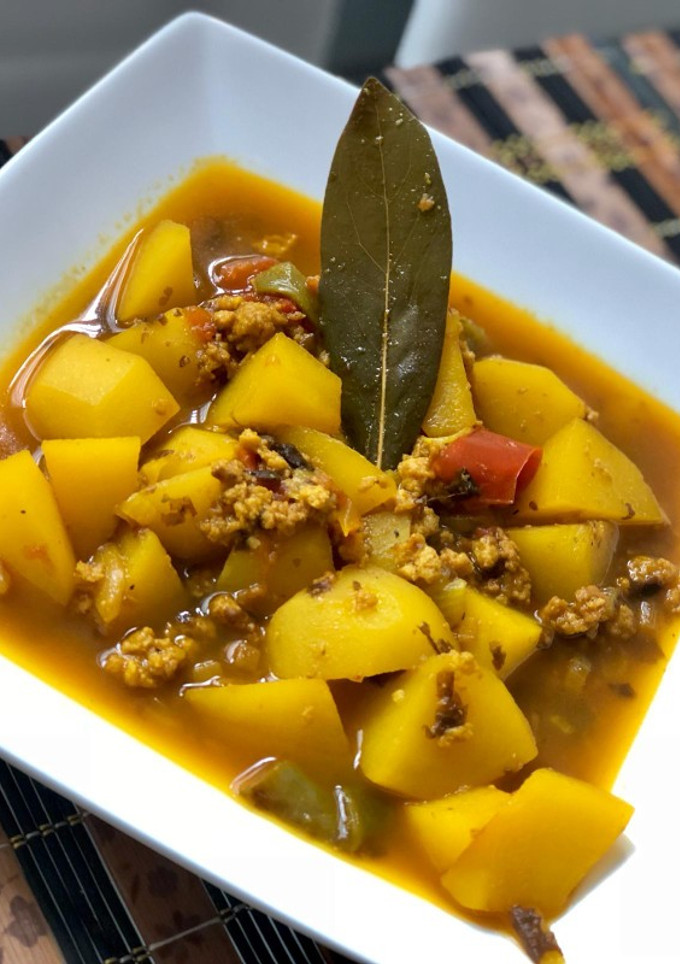 Una foto de Cazuela de patatas con soja y alga vegano🌱vegetariana