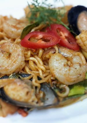 A picture of Tom Yum Ramen.