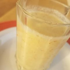 A picture of Coconut and pineapple smoothie.