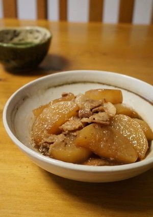 A picture of Simple Simmered Daikon Radish & Pork Belly.