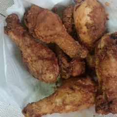 A picture of Southern Fried chicken with Ranch Dressing.