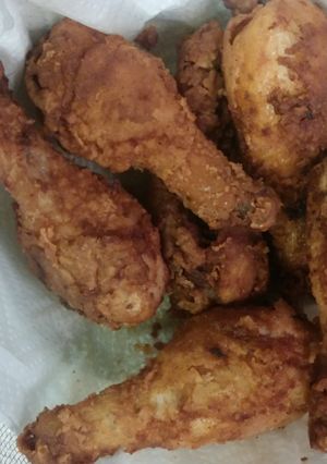 A picture of Southern Fried chicken with Ranch Dressing.