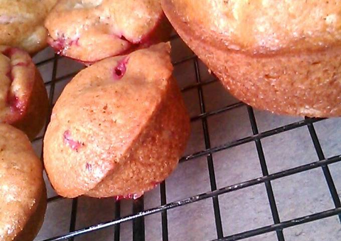 Strawberry banana mini muffins