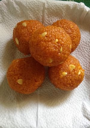 A picture of Motichoor ladoo.