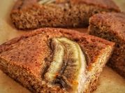 Una foto di banana bread light