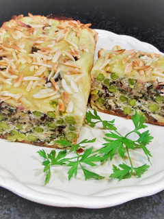 Una foto de Terrina de guisantes con hojas de remolacha para llevar