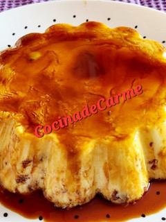 Una foto de Pastel de limón con virutas de galletas de chocolate y avellana