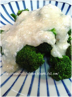 A picture of Steamed Broccoli with Fluffy Crab Sauce.