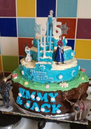 A picture of Vickys 'FROZEN' Cake - Decoration Idea.