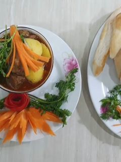 Hình của món Lạ miệng với món lợn sốt vang.