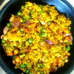 A picture of Beaten rice with peanuts.