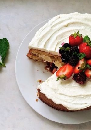 A picture of Victoria Sponge Cake.