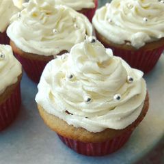 Buttercream vanilla cupcakes A picture of Buttercream vanilla cupcakes.