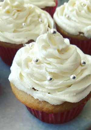 A picture of Buttercream vanilla cupcakes.