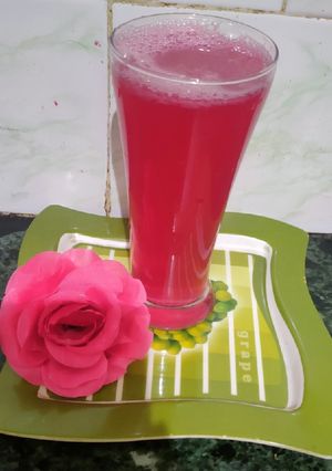 रूह अफजा विद लेमन (rooh afza with lemon recipe in Hindi) रेसिपी मुख्य फोटो