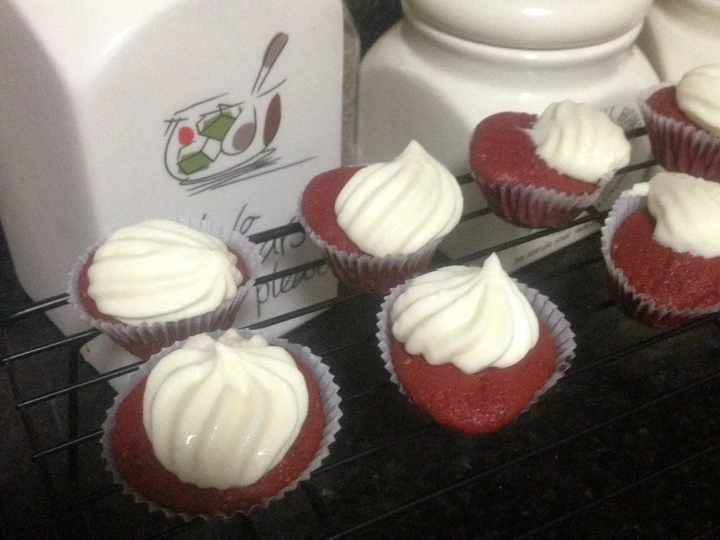 Easy Way Prepare Classic Red Velvet Cupcake with Cream Cheese Frosting the Perfect Delicious