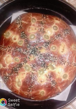 صورة لوصفة خبز الدار بالفرماج والزيتون