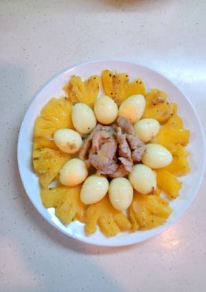 Hình của món Thịt heo, trứng cuốc xào thơm.