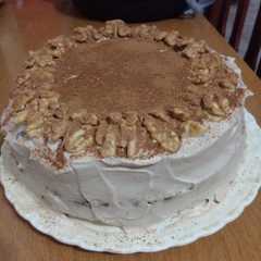 Una foto de 04. Bizcochuelo de nuez de cumpleaños - relleno chocolate y crema capuchino - "Torta colonia suiza"