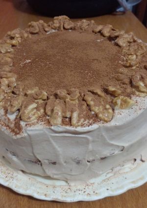 Una foto de 04. Bizcochuelo de nuez de cumpleaños - relleno chocolate y crema capuchino - "Torta colonia suiza"