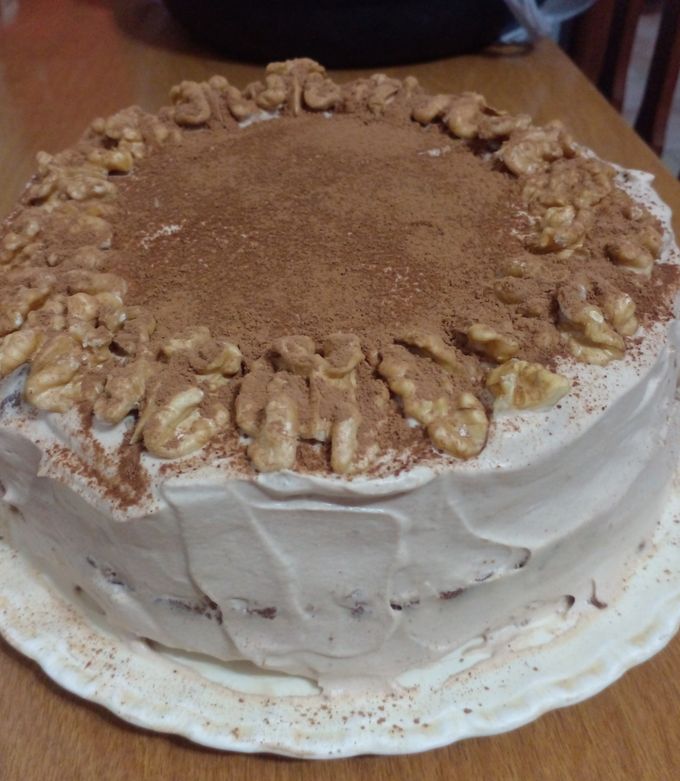 Una foto de 04. Bizcochuelo de nuez de cumpleaños - relleno chocolate y crema capuchino - "Torta colonia suiza"
