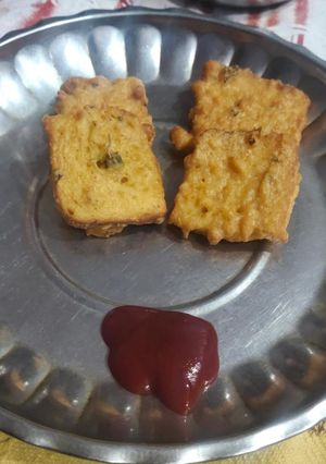 ब्रेड पकौड़ा (bread pakoda recipe in Hindi) रेसिपी मुख्य फोटो
