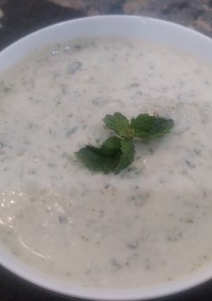 A picture of Cucumber & mint raita.