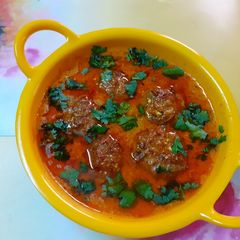 A picture of Lauki kofta In lehsuni gravy.