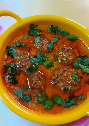 A picture of Lauki kofta In lehsuni gravy.