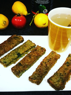 Una foto de Barritas de pan de semillas Rustik Bakery en manta verde