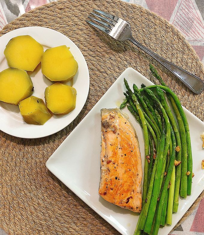 Cách Làm Món (Eatclean) Cá Hồi Măng Tây Khoai Lang của Hồ Tiểu Linh - Cookpad