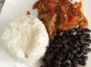 Una foto de frijoles en lata
