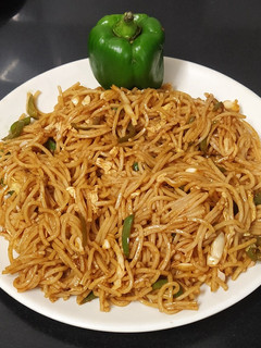 વેજીટેબલ નૂડલ્સ (Vegetable Noodles Recipe In Gujarati) રેસીપી મુખ્ય ફોટો