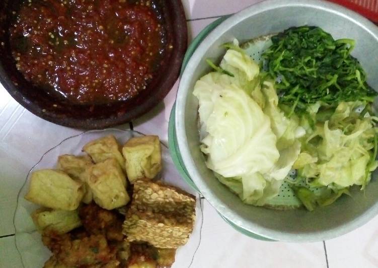 Sayur rebus sambel tomat