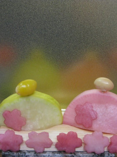 A picture of Oshizushi (Pressed Sushi) for Hina Matsuri (Doll's Festival).