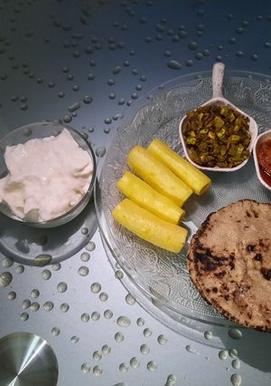 રાજસ્થાની મરચાં (Rajasthani Marcha Recipe In Gujarati) રેસીપી મુખ્ય ફોટો