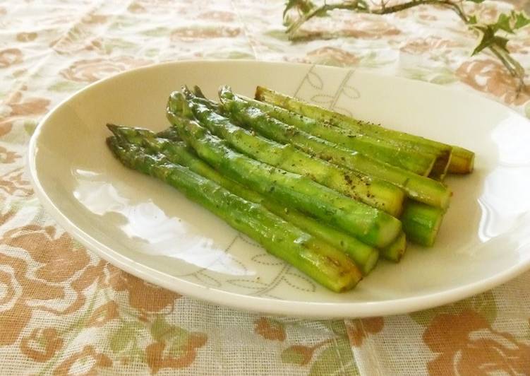 Simple Way to Make Homemade Sautéed Asparagus with Shiro Dashi