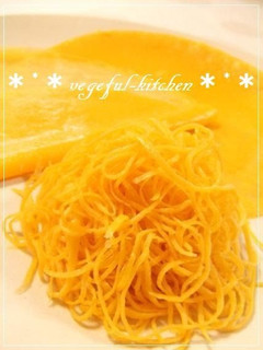 A picture of Foolproof Usuyaki Tamago (thin omelette) and Kinshi Tamago (shredded omelette) for Chirashi Sushi.