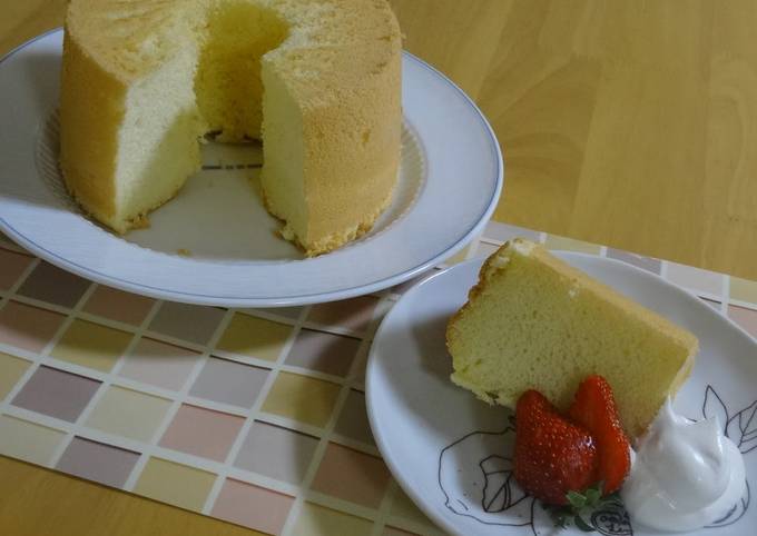 Basic Fluffy Chiffon Cake