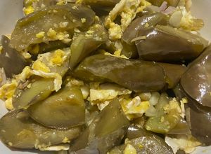 Hình của món Cà Tím xào Trứng hành tỏi.