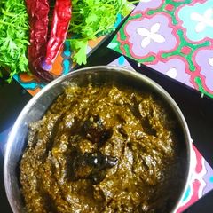 A picture of Coriander leaves thokku.