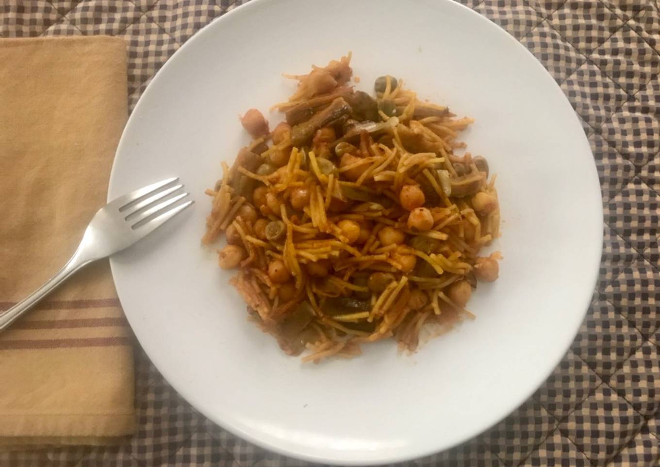 Fideuà vegetariana