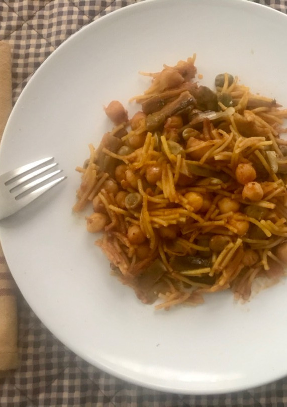 Una foto de Fideuà vegetariana